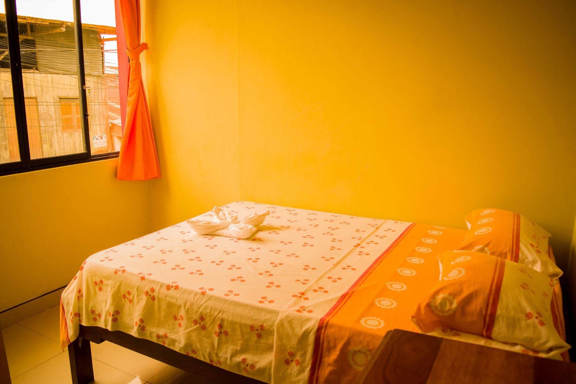Hospedaje Las Amazonas Икитос Экстерьер фото