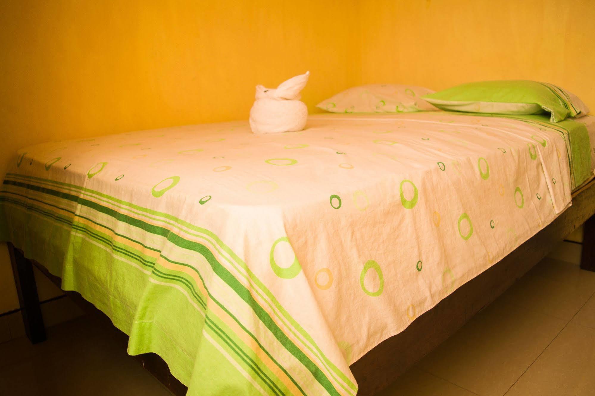 Hospedaje Las Amazonas Икитос Экстерьер фото