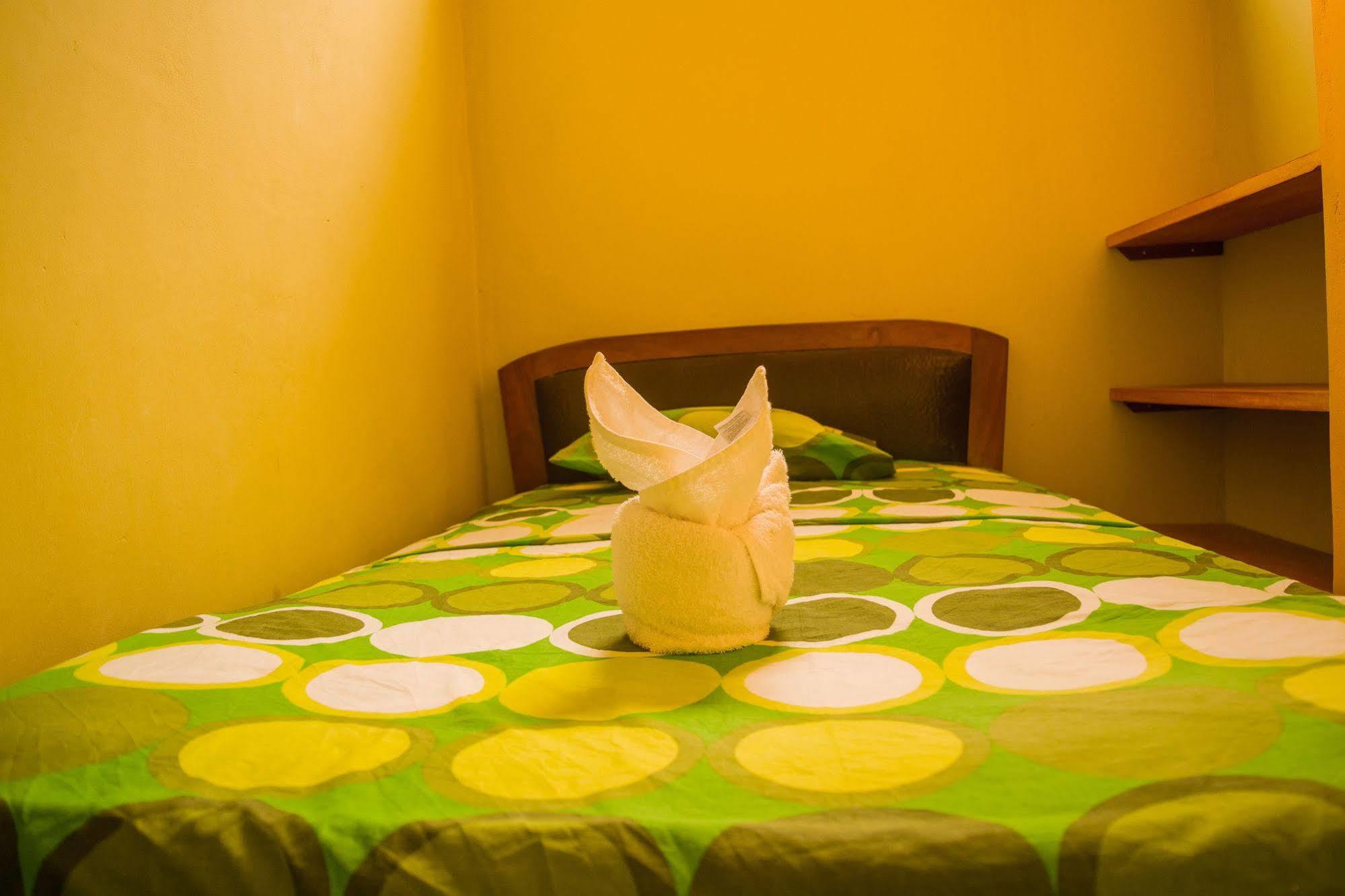 Hospedaje Las Amazonas Икитос Экстерьер фото